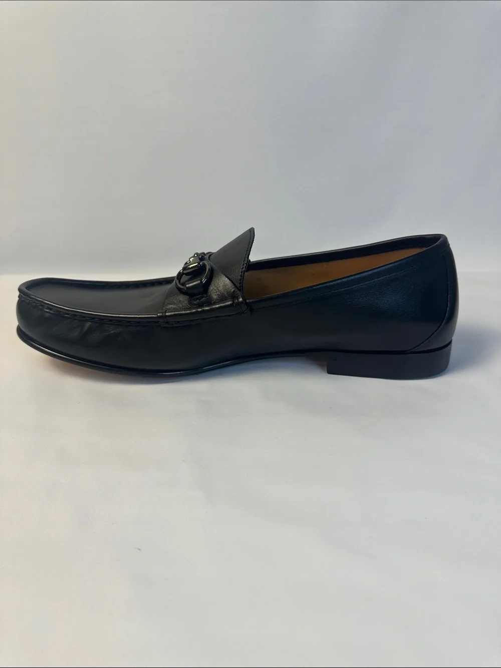 Quince sleek black